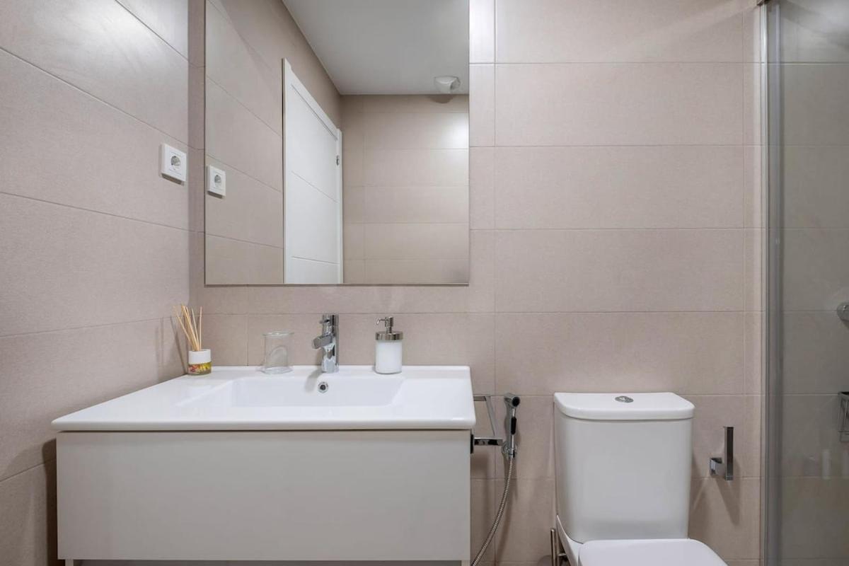 Your Sunny Retreat! Modern Steps To The Apartment Málaga
