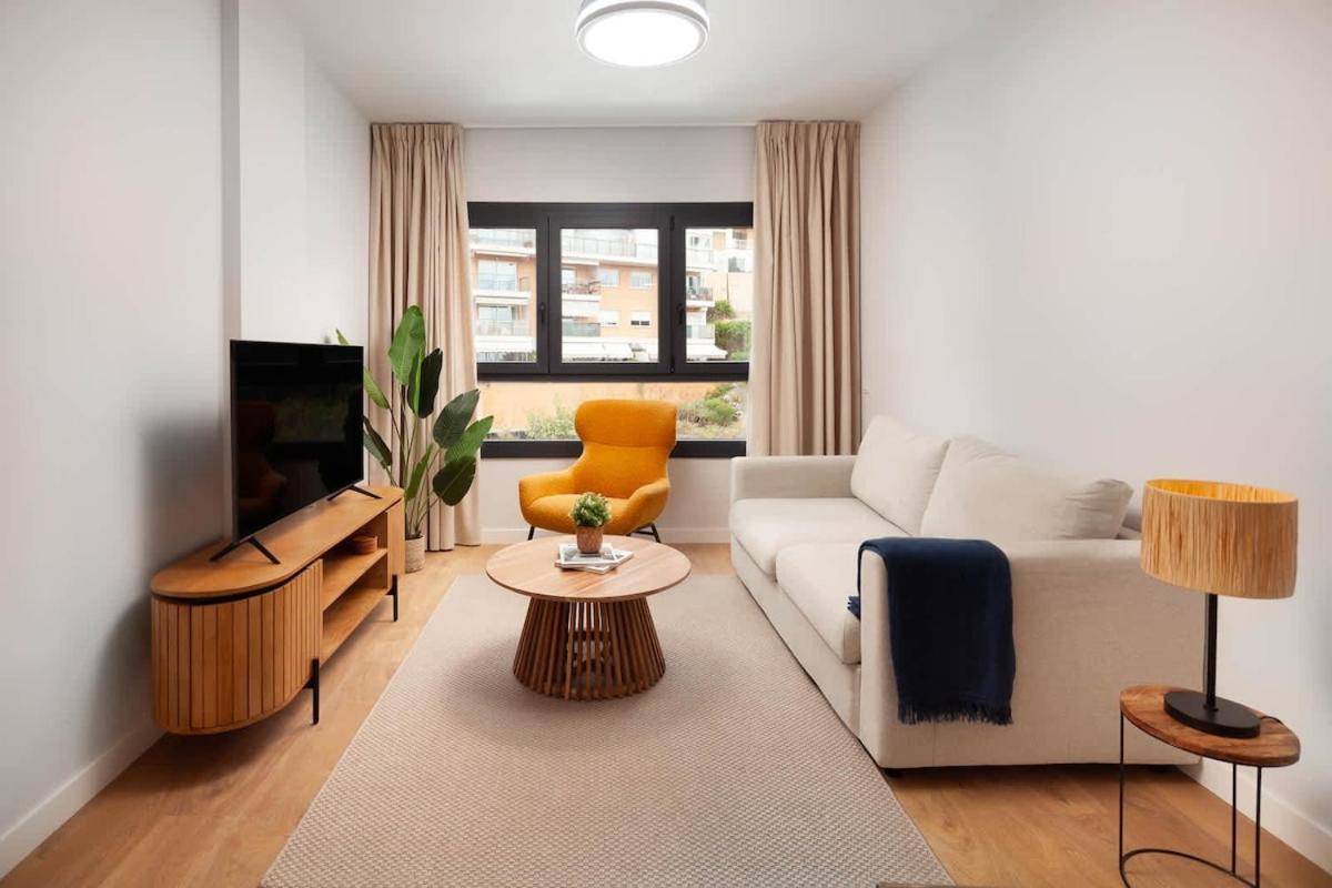 Your Sunny Retreat! Modern Steps To The Malaga